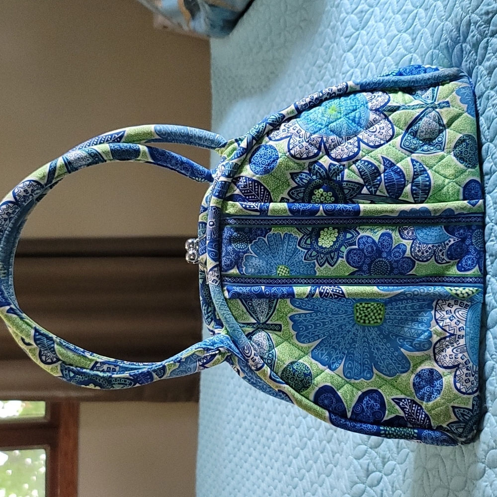 Vera Bradley Eloise Bag with Doodle Daisy Pattern